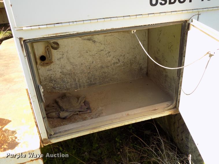 image for item DP9482 1989 International 2375 service truck