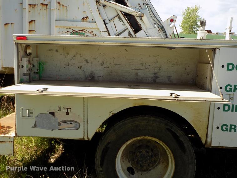 image for item DP9482 1989 International 2375 service truck