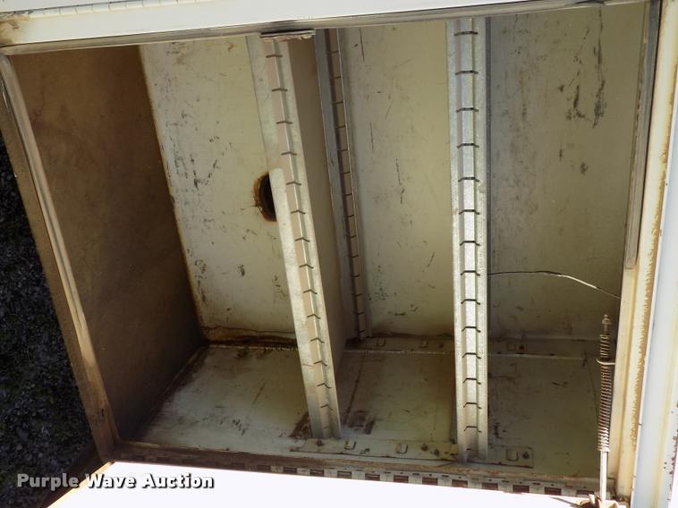 image for item DP9482 1989 International 2375 service truck