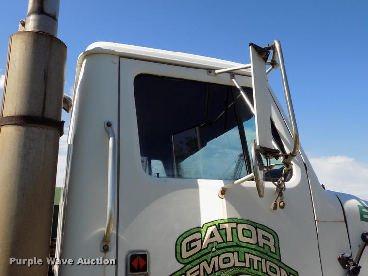 image for item DP9482 1989 International 2375 service truck