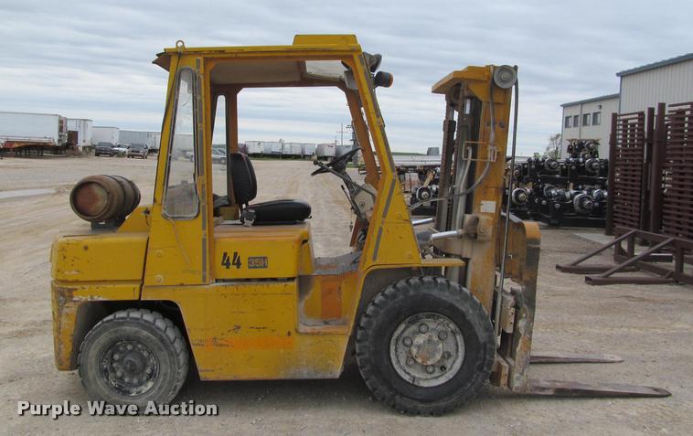 image for item J2520 Nissan UF03 forklift