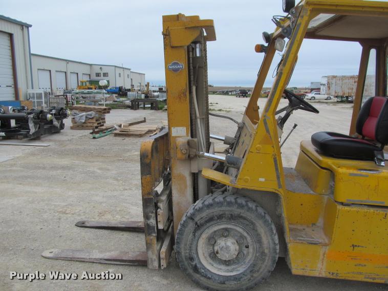 image for item J2520 Nissan UF03 forklift