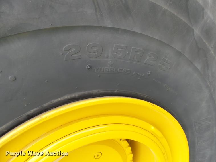 image for item K1898 2005 John Deere 400D haul truck