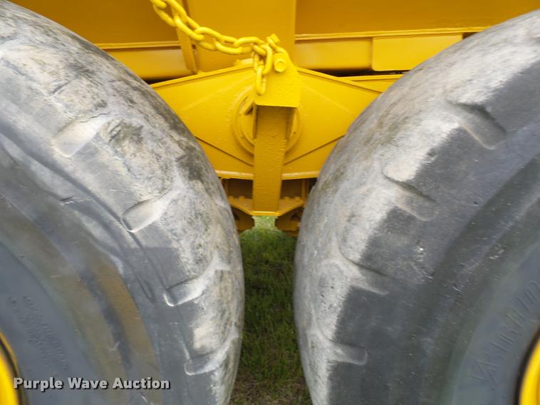 image for item K1898 2005 John Deere 400D haul truck