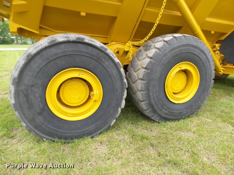 image for item K1898 2005 John Deere 400D haul truck