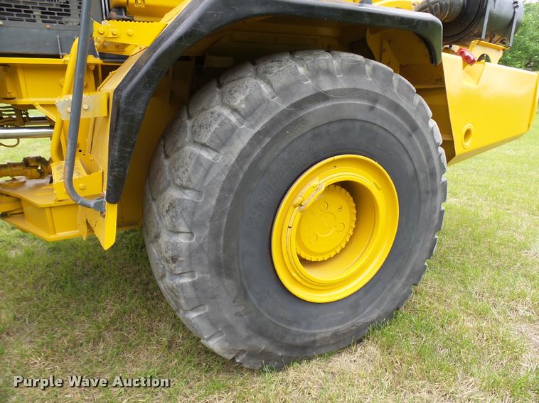 image for item K1898 2005 John Deere 400D haul truck