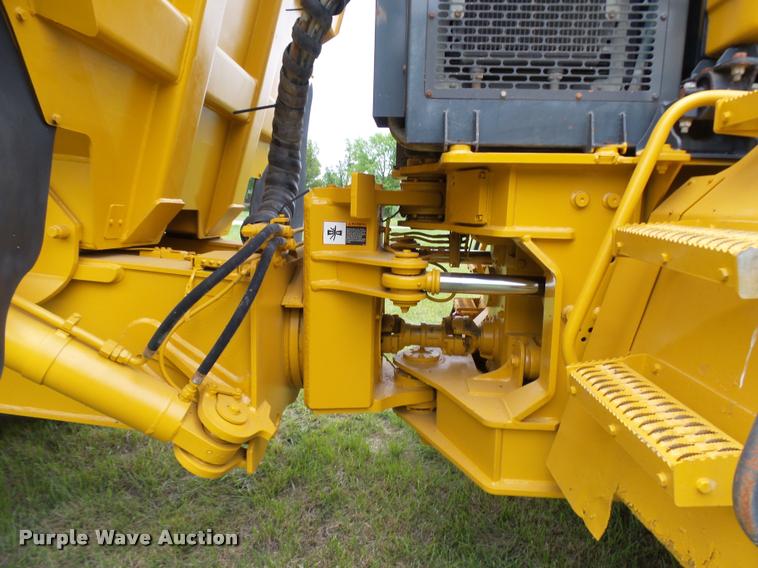 image for item K1898 2005 John Deere 400D haul truck