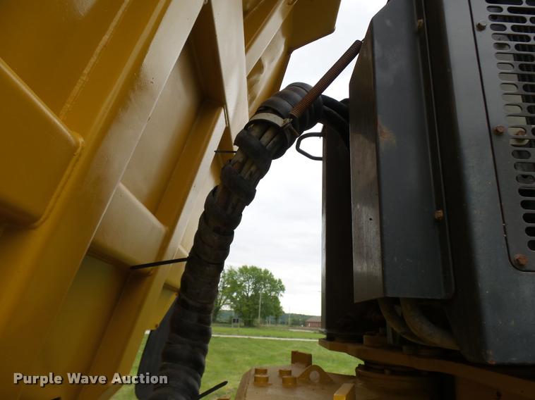 image for item K1898 2005 John Deere 400D haul truck