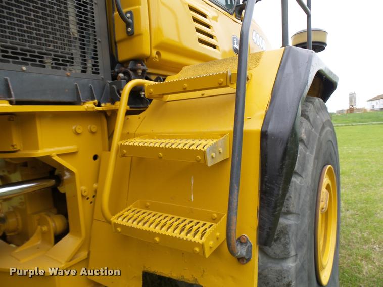 image for item K1898 2005 John Deere 400D haul truck