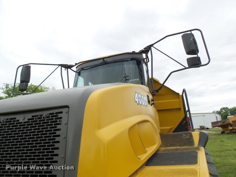 image for item K1898 2005 John Deere 400D haul truck