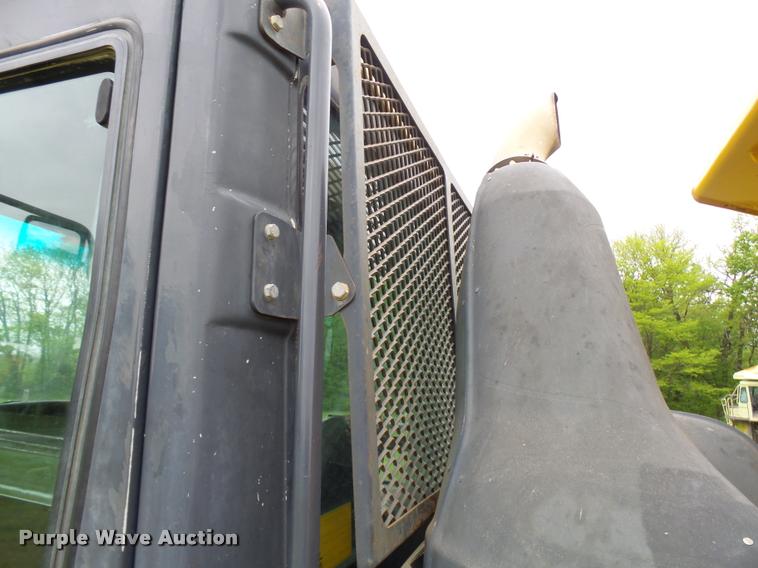 image for item K1898 2005 John Deere 400D haul truck