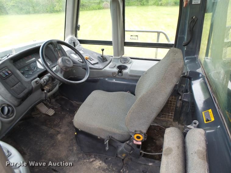 image for item K1898 2005 John Deere 400D haul truck