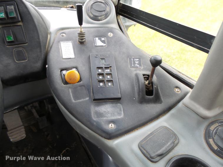 image for item K1898 2005 John Deere 400D haul truck