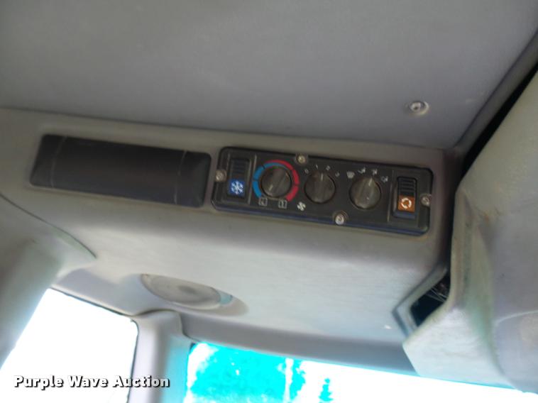 image for item K1898 2005 John Deere 400D haul truck