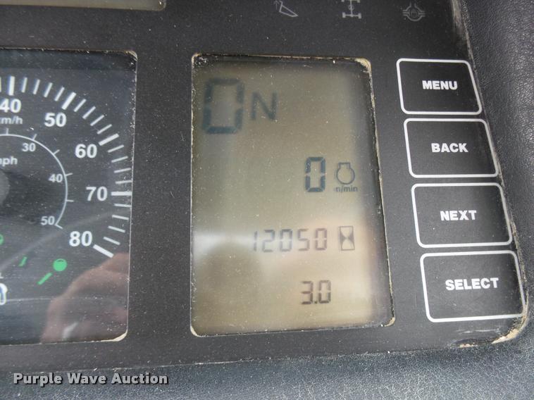 image for item K1898 2005 John Deere 400D haul truck