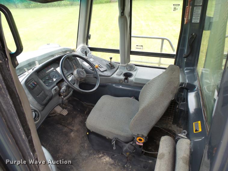 image for item K1898 2005 John Deere 400D haul truck