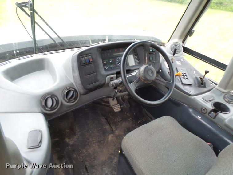 image for item K1898 2005 John Deere 400D haul truck