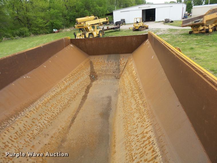 image for item K1898 2005 John Deere 400D haul truck