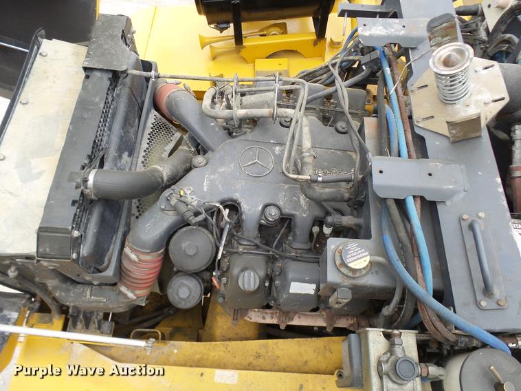 image for item K1898 2005 John Deere 400D haul truck