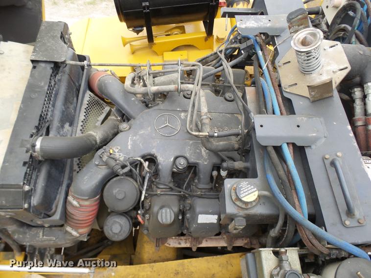 image for item K1898 2005 John Deere 400D haul truck