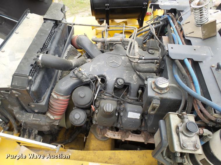 image for item K1898 2005 John Deere 400D haul truck