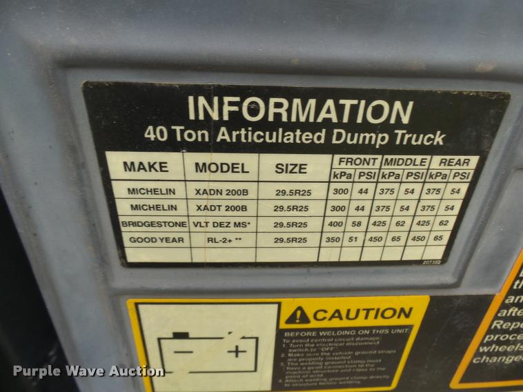 image for item K1898 2005 John Deere 400D haul truck