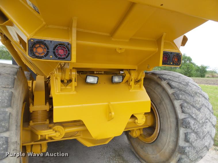 image for item K1898 2005 John Deere 400D haul truck