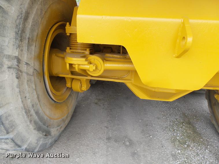 image for item K1898 2005 John Deere 400D haul truck