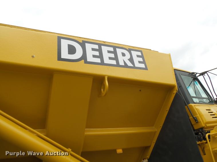 image for item K1898 2005 John Deere 400D haul truck
