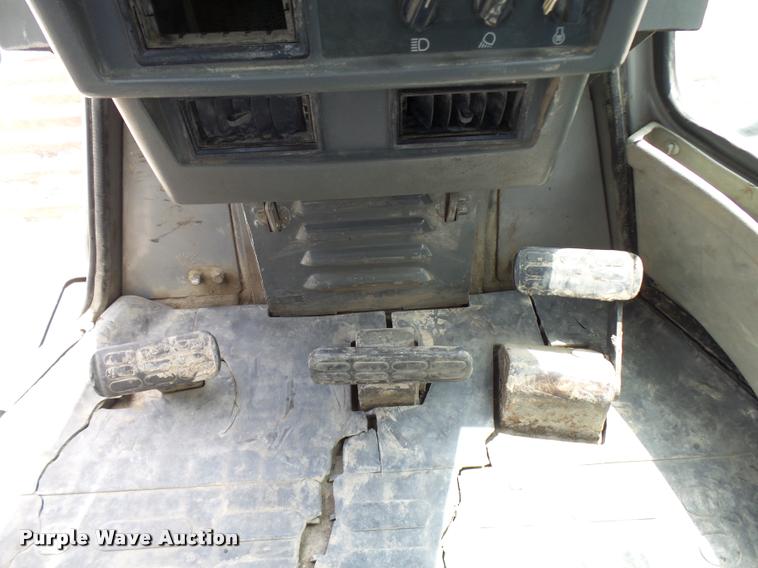 image for item K1903 1999 Komatsu D65PX-12 dozer