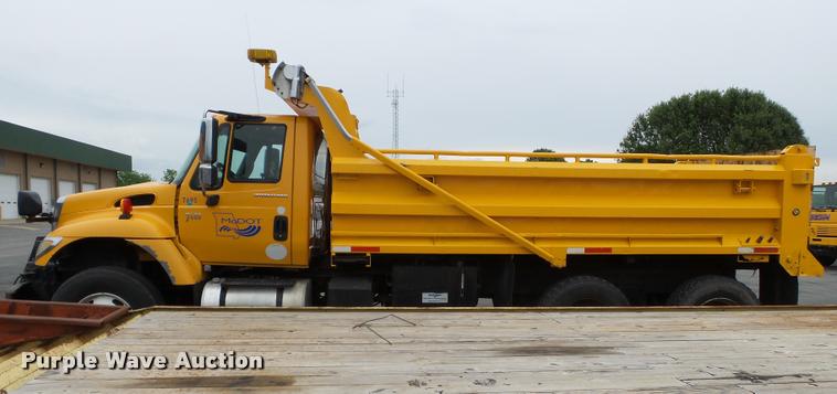 image for item K3278 2006 International 7400 dump truck