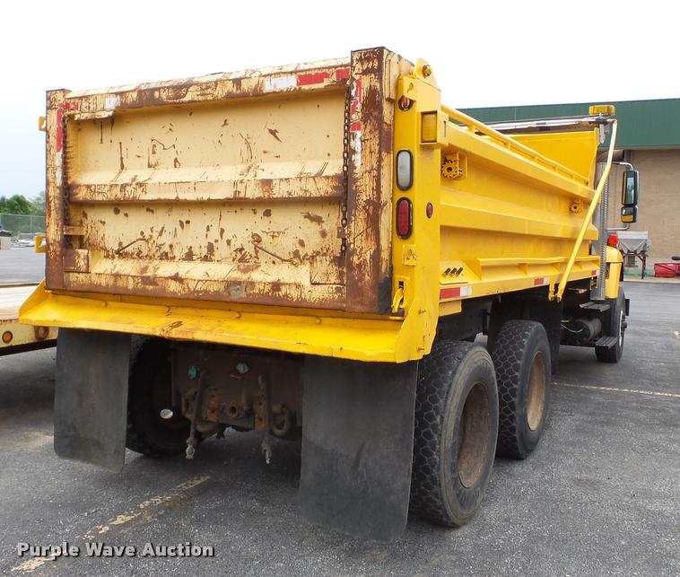 image for item K3278 2006 International 7400 dump truck