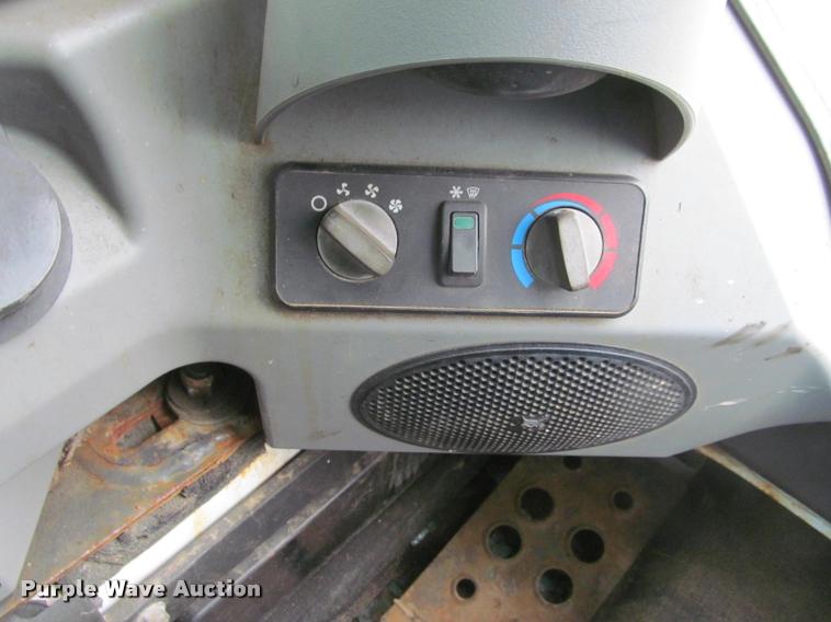 image for item K4768 2012 Bobcat S750 skid steer