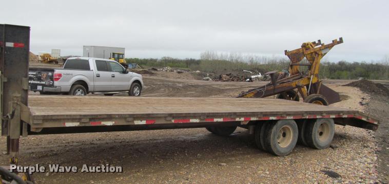 image for item K4775 1999 Hillsboro 326-TD-BT equipment trailer