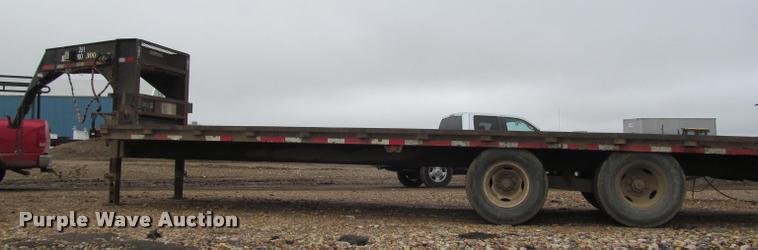 image for item K4775 1999 Hillsboro 326-TD-BT equipment trailer