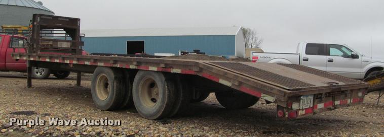 image for item K4775 1999 Hillsboro 326-TD-BT equipment trailer