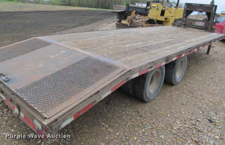 image for item K4775 1999 Hillsboro 326-TD-BT equipment trailer