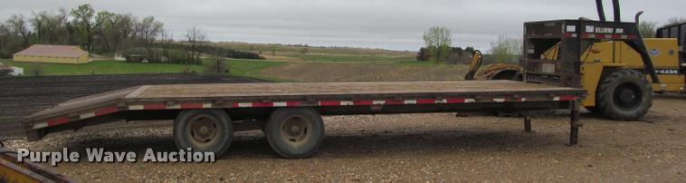 image for item K4775 1999 Hillsboro 326-TD-BT equipment trailer