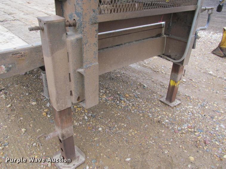 image for item K4775 1999 Hillsboro 326-TD-BT equipment trailer