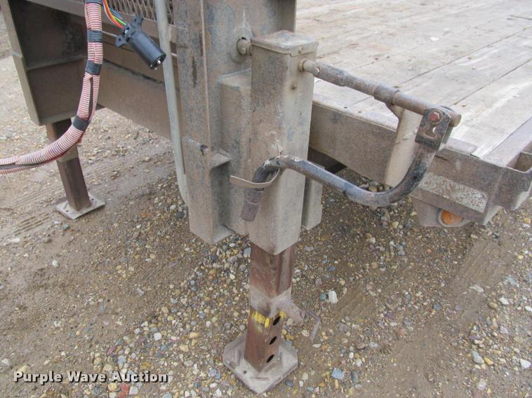 image for item K4775 1999 Hillsboro 326-TD-BT equipment trailer