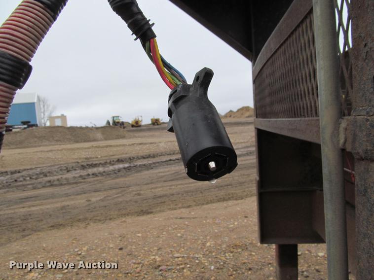 image for item K4775 1999 Hillsboro 326-TD-BT equipment trailer