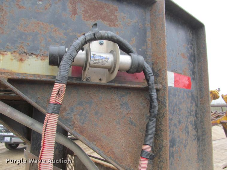 image for item K4775 1999 Hillsboro 326-TD-BT equipment trailer