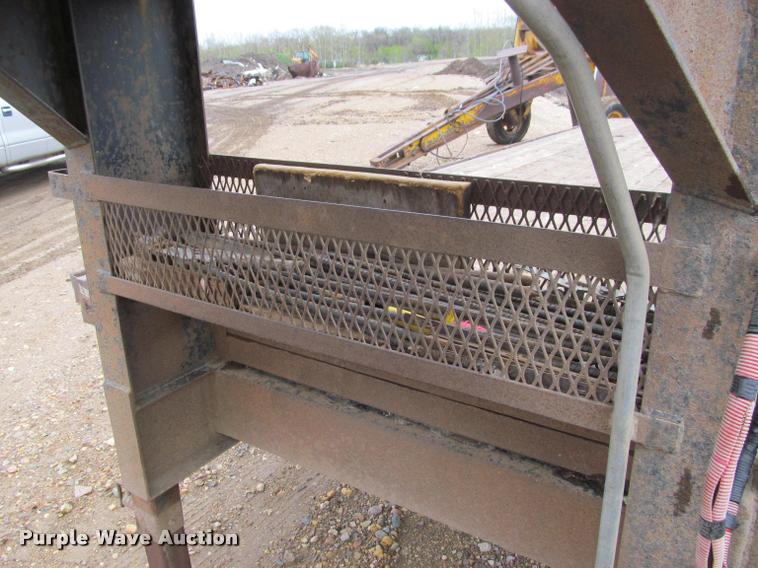 image for item K4775 1999 Hillsboro 326-TD-BT equipment trailer