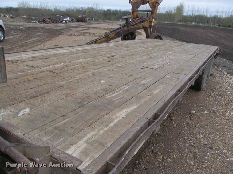 image for item K4775 1999 Hillsboro 326-TD-BT equipment trailer