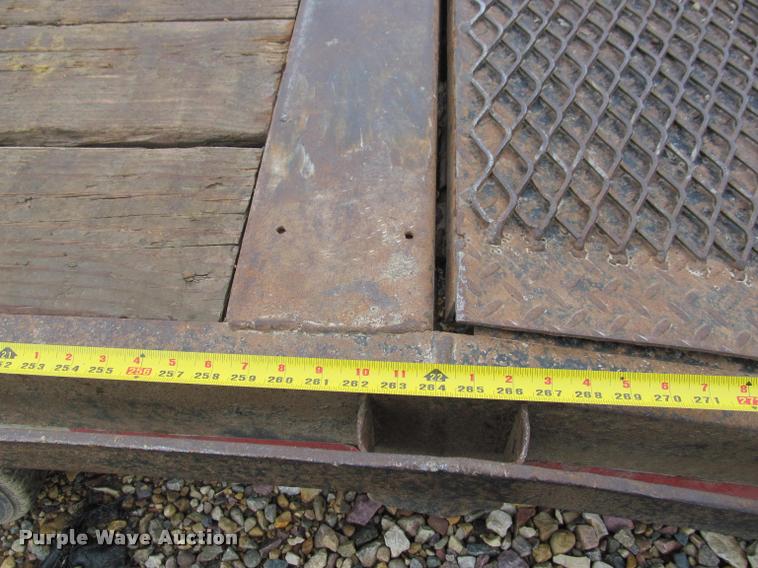 image for item K4775 1999 Hillsboro 326-TD-BT equipment trailer