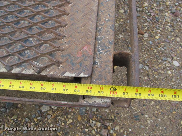 image for item K4775 1999 Hillsboro 326-TD-BT equipment trailer