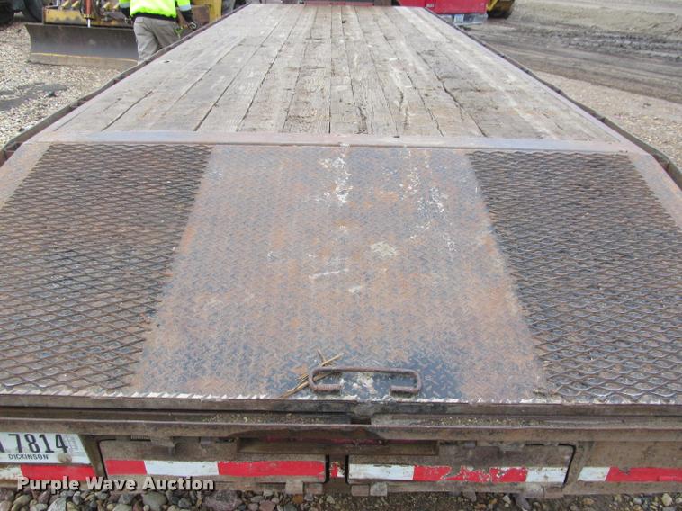 image for item K4775 1999 Hillsboro 326-TD-BT equipment trailer