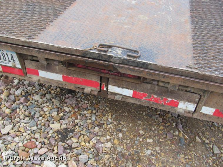 image for item K4775 1999 Hillsboro 326-TD-BT equipment trailer