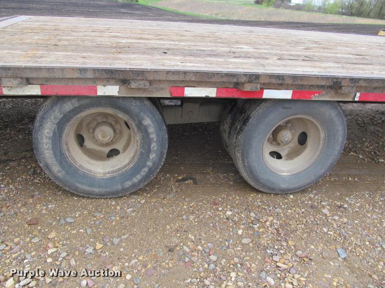image for item K4775 1999 Hillsboro 326-TD-BT equipment trailer