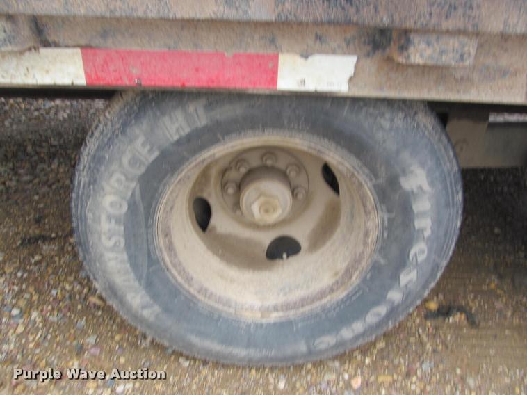 image for item K4775 1999 Hillsboro 326-TD-BT equipment trailer